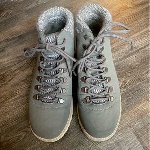 Skechers BOBS Hiking Style Boots 🥾